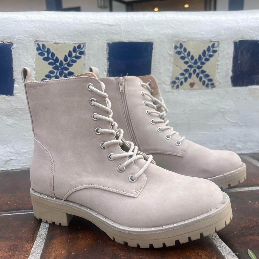 Brand new dolce vitamin Stylish Beige Lace-Up studded Ankle Boots